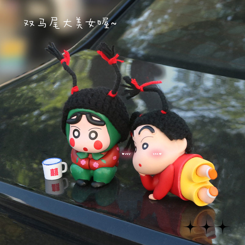 Interior Design Japanese - ของตกแต่งรถยนต์ลายเครยอนชินจัง ตุ๊กตาสาวน้อยสไตล์ชนบทสุดฮา สำหรับตกแต่งภายในหลังคา ท้ายรถ คอนโซลหน้ารถ และภายนอก