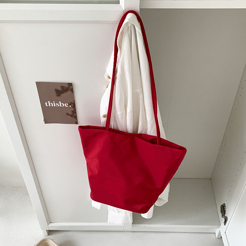 Interior Design Minimalist - กระเป๋าสะพายไหล่ผู้หญิงสไตล์มินิมอล ดีไซน์ใหม่ ความจุเยอะ วัสดุไนลอน แฟชั่น ใช้งานได้หลากหลาย